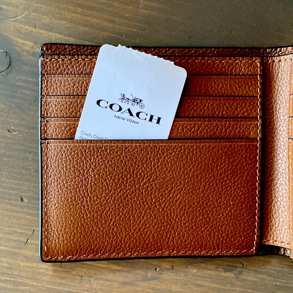 Coach wallet brand new never used. Original box and tag. - Picture 3 of 5